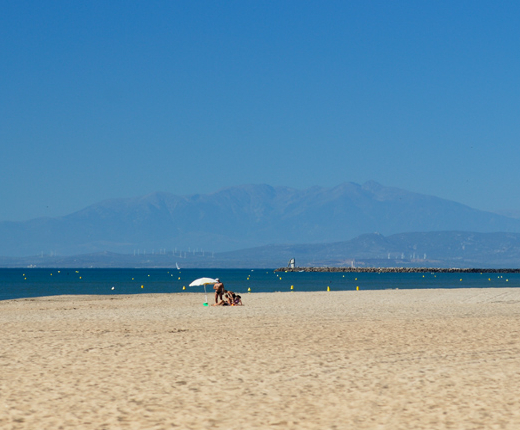 Venue Holidays, Campsite Languedoc, Roussillon, France, Kid with Bucket